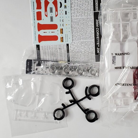 Revell Monogram Corvette Z06 Model Kit 1:25 Complete Open Box - Picture 2 of 5